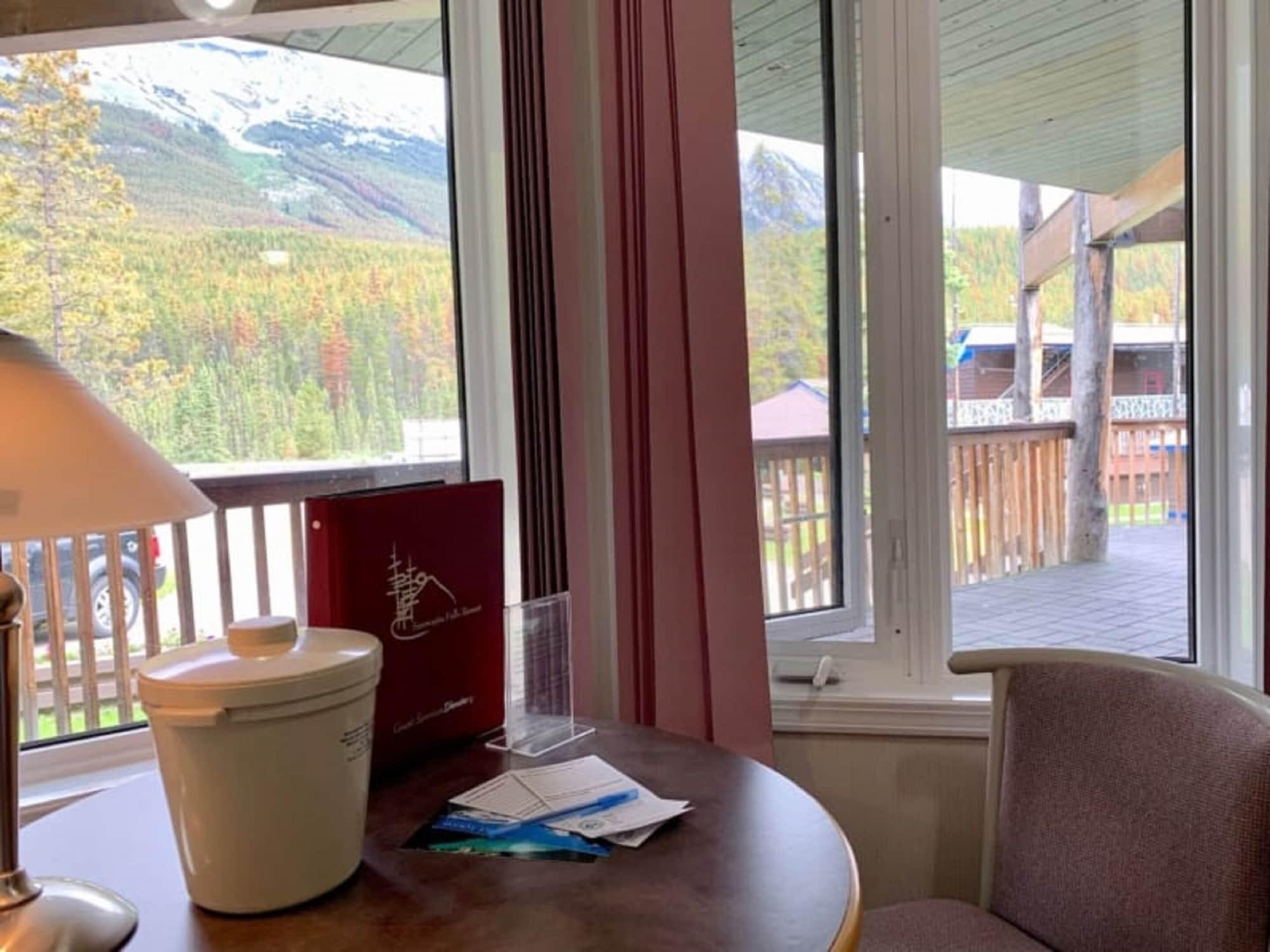 Sunwapta Falls Rocky Mountain Lodge Jasper Dış mekan fotoğraf